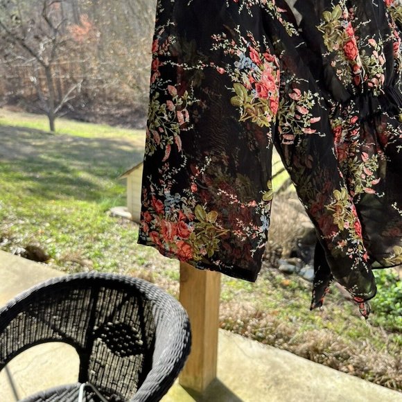Wet Seal Women's Size M Sheer quarter length sleeve-Neck Black Floral Blouse - Picture 3 of 10